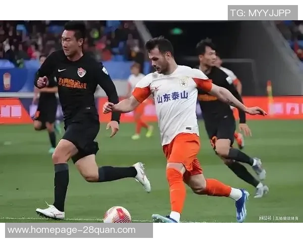 中超激战鲁能迎战天海全力争胜展现球队风采 中超激战鲁能迎战天海全力争胜展现球队风采